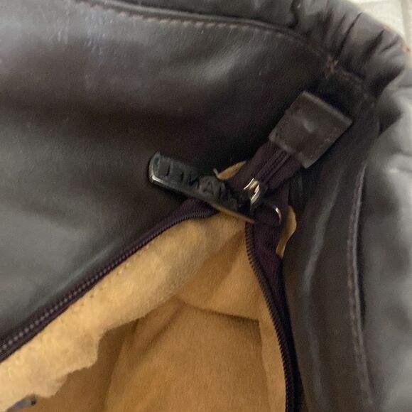 Chanel Lamb skin should’ve back zipper closure silver details chocolate color - Picture 17 of 17